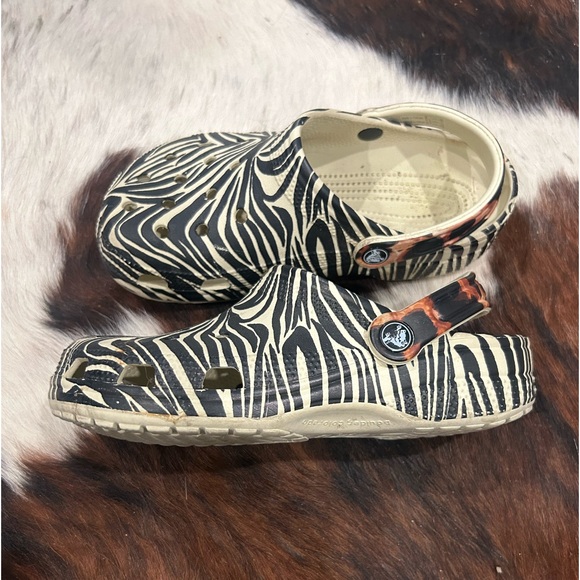 Crocs classic Animal Remix sz Women’s 7 - Picture 2 of 7